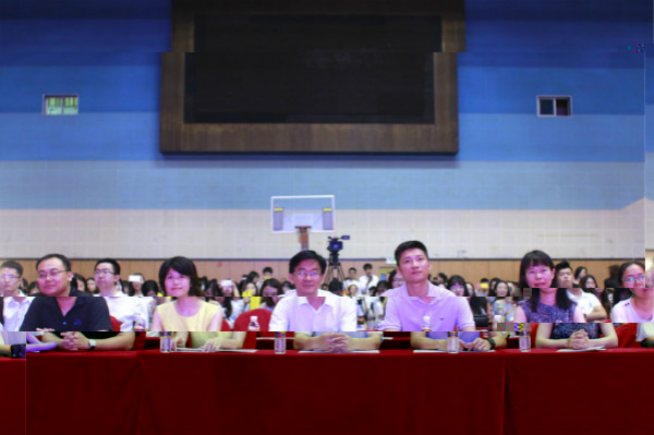 校黨委常務副書記廖清林出席觀看晚會